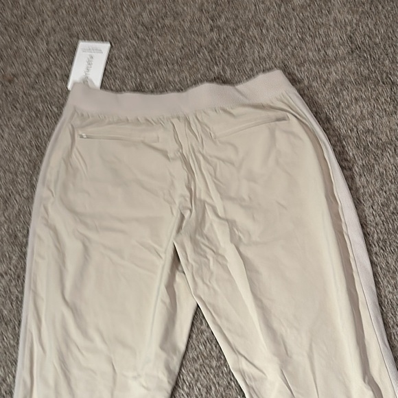 Athleta Pants Womens Size 10/P Brookyln Ankle Beige Lightweight Pull On / NWT - Picture 7 of 10